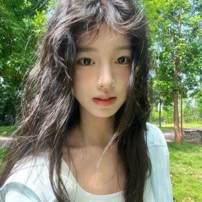 踉跄的女孩
